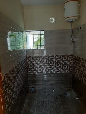 Bathroom Image of 500 Sq.ft 1 BHK Builder Floor for rent in Mahadevapura Bengaluru for Rs. 16500
