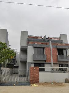 Image of 5850 Sq.ft 4 BHK Villa for sale in Sanskruti Sentossa Greens, Vaishno Devi Circle, Ahmedabad for Rs. 81100000