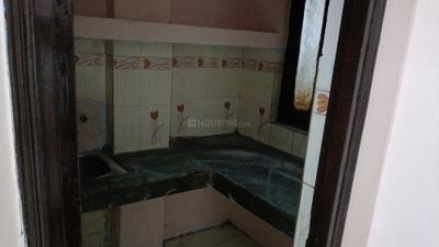 Kitchen Image of 460 Sq.ft 2 BHK Builder Floor for sale in Laxmi Nagar New Delhi for Rs. 2600000