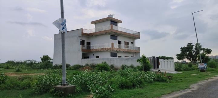 Sector 18 YEIDA Main Image 1