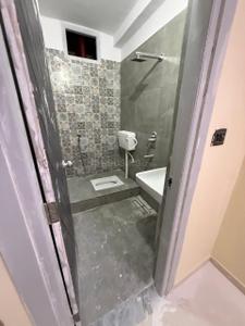 Bathroom Image of 900 Sq.ft 2 BHK Apartment / Flat for rent in Daulatganj Lucknow for Rs. 16000