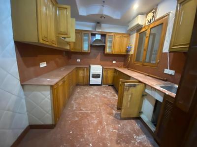 Kitchen Image of 2500 Sq.ft 4 BHK Builder Floor for rent in Vasant Vihar New Delhi for Rs. 265000