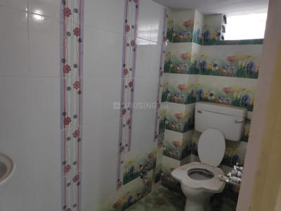 Bathroom Image of 300 Sq.ft 1 RK Apartment / Flat for rent in Vijay Nagar Indore for Rs. 8000