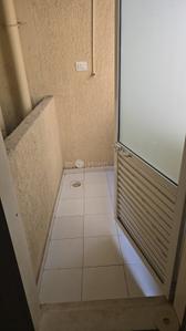 Bathroom Image of 900 Sq.ft 2 BHK Apartment / Flat for rent in Dosti West County Phase 4 Dosti Pine, Thane West Thane for Rs. 36000