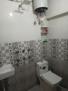 Bathroom Image of 800 Sq.ft 2.5 BHK Builder Floor for rent in Dilshad Garden New Delhi for Rs. 30000