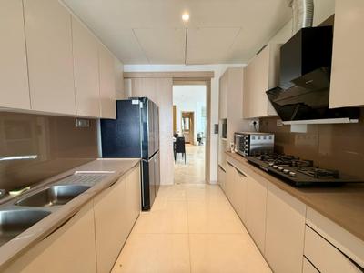 Kitchen Image of 2800 Sq.ft 4 BHK Apartment / Flat for sale in Rustomjee Crown, Prabhadevi Mumbai for Rs. 190000000