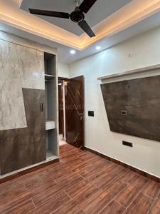 Bedroom Image of 1200 Sq.ft 3 BHK Builder Floor for rent in Yojana Vihar RWA, Anand Vihar New Delhi for Rs. 35000