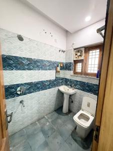 Bathroom Image of 2000 Sq.ft 2 BHK Builder Floor for rent in Patel Nagar Dehradun for Rs. 25000