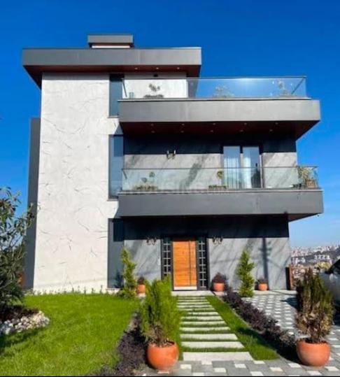 Oraiyan legacy villa Main Image 1