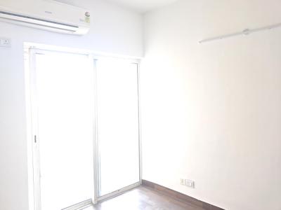 Bedroom Image of 924 Sq.ft 2 BHK Apartment / Flat for sale in Paras Tierea, Sector 137 Noida for Rs. 8600000
