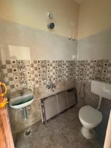 Bathroom Image of 1000 Sq.ft 2 BHK Apartment / Flat for rent in Peelamedu Coimbatore for Rs. 22000