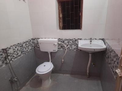 Bathroom Image of 750 Sq.ft 2 BHK Independent House for rent in Kasba Kolkata for Rs. 16000