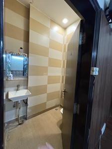 Bathroom Image of 840 Sq.ft 1 BHK Builder Floor for rent in Shalimar Bagh New Delhi for Rs. 20000