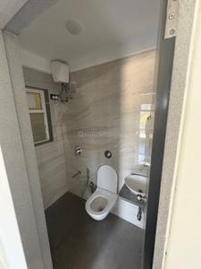 Bathroom Image of 516 Sq.ft 2 BHK Apartment / Flat for rent in Project Royale Rose, Bandra West Mumbai for Rs. 110000