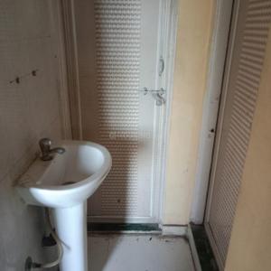Bathroom Image of 560 Sq.ft 1 BHK Apartment / Flat for rent in Indira Nagar Nashik for Rs. 8000