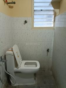 Bathroom Image of 900 Sq.ft 2 BHK Apartment / Flat for rent in Choolaimedu Chennai for Rs. 25000