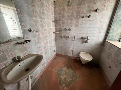 Bathroom Image of 1750 Sq.ft 3 BHK Apartment / Flat for sale in Park Street Area Kolkata for Rs. 19500000
