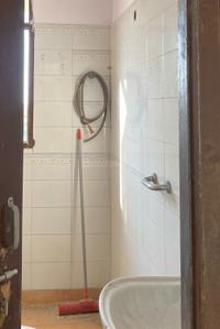 Bathroom Image of 1000 Sq.ft 2 BHK Apartment / Flat for rent in Raja Park Jaipur for Rs. 27500