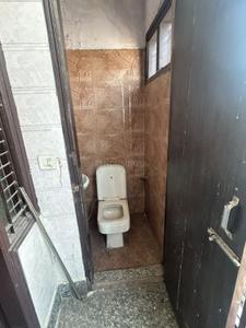 Bathroom Image of 700 Sq.ft 2 BHK Builder Floor for rent in RWA Jitar Nagar Block C, Krishna Nagar New Delhi for Rs. 18000