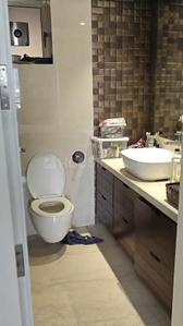 Bathroom Image of 1850 Sq.ft 3 BHK Apartment / Flat for rent in K Raheja Classique, Andheri West Mumbai for Rs. 200000