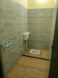 Bathroom Image of 800 Sq.ft 2 BHK Apartment / Flat for rent in Govindpuram Ghaziabad for Rs. 10000