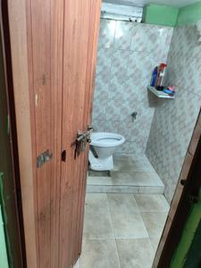 Bathroom Image of 600 Sq.ft 2 BHK Independent House for sale in Parasnath Garden, Maradu Kochi for Rs. 2700000