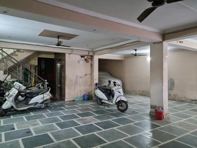 Car Garage Image of 1000 Sq.ft 3 BHK Apartment / Flat for rent in Uttam Nagar New Delhi for Rs. 25000