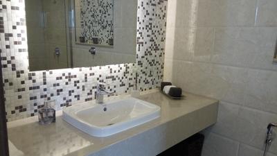 Bathroom Image of 2294 Sq.ft 3.5 BHK Apartment / Flat for sale in Sobha Marina One, Marine Drive Kochi for Rs. 27500000