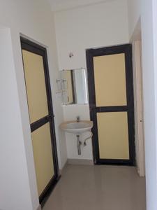 Bathroom Image of 620 Sq.ft 1 BHK Apartment / Flat for rent in  TNHB MIG Plot, Sholinganallur Chennai for Rs. 22000