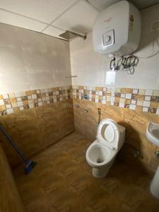 Bathroom Image of 1500 Sq.ft 3 BHK Apartment / Flat for rent in Omkar Royal Nest Lotus, Greater Kailash Jammu for Rs. 40000