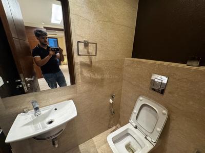 Bathroom Image of 3200 Sq.ft 4 BHK Duplex for sale in Vasant Vihar New Delhi for Rs. 140000000