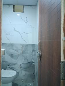 Common Bathroom Image of 890 Sq.ft 2 BHK Apartment / Flat for sale in Sector 49 Noida for Rs. 3900000