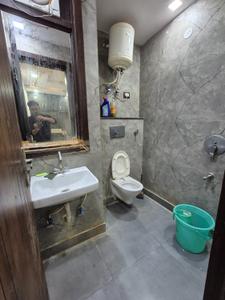 Bathroom Image of 500 Sq.ft 1 BHK Builder Floor for rent in Ramesh Nagar New Delhi for Rs. 25000