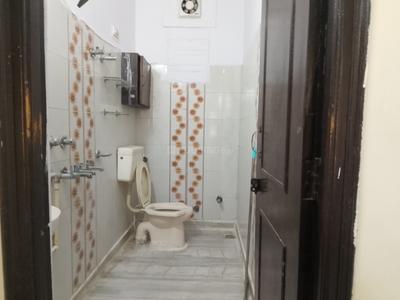 Bathroom Image of 650 Sq.ft 1 BHK Builder Floor for rent in Dwarka Mor New Delhi for Rs. 11500