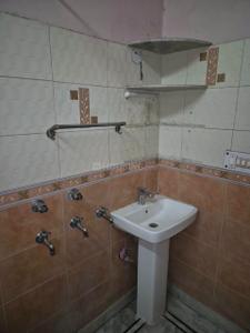 Bathroom Image of 1200 Sq.ft 2 BHK Independent House for rent in Shastri Nagar Meerut for Rs. 14000