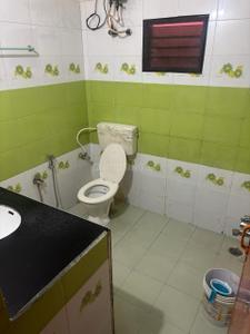 Bathroom Image of 1600 Sq.ft 2 BHK Builder Floor for rent in Saligramam Chennai for Rs. 38000