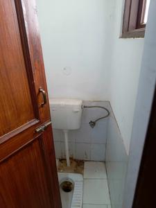 Bathroom Image of 1232 Sq.ft 2 BHK Builder Floor for rent in Sector 22 Noida for Rs. 30000