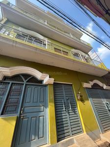 Image of 1200 Sq.ft 4 BHK Apartment / Flat for rent in Karim Ganj, Lucknow for Rs. 10000