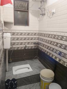 Bathroom Image of 450 Sq.ft 1 BHK Apartment / Flat for rent in Chhattarpur New Delhi for Rs. 12000