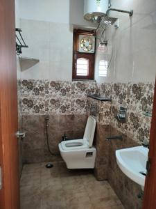 Bathroom Image of 1700 Sq.ft 2 BHK Builder Floor for rent in Sector 46 Gurgaon for Rs. 40000