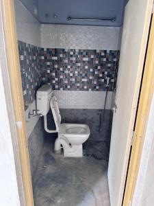 Bathroom Image of 1300 Sq.ft 2 BHK Builder Floor for rent in Mettuguda Secunderabad for Rs. 15000