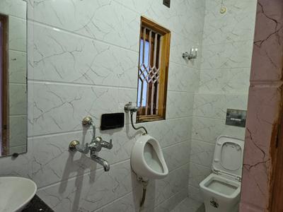 Bathroom Image of 1400 Sq.ft 4 BHK Apartment / Flat for rent in Rukanpura Patna for Rs. 40000