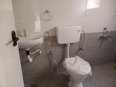 Bathroom Image of 1100 Sq.ft 2 BHK Builder Floor for rent in Kodambakkam Chennai for Rs. 40000