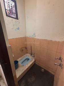 Bathroom Image of 150 Sq.ft 2 BHK Independent House for rent in Palam New Delhi for Rs. 10000