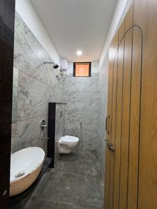 Bathroom Image of 600 Sq.ft 1 BHK Builder Floor for rent in Mahalakshmi Nagar Indore for Rs. 21999