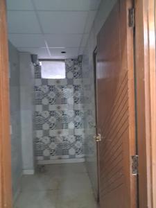 Common Bathroom Image of 1500 Sq.ft 3 BHK Apartment / Flat for sale in Hometech Pride2 , Sector 73 Noida for Rs. 5280000