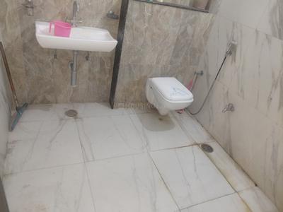 Bathroom Image of 2152 Sq.ft 3 BHK Builder Floor for rent in Gomti Nagar Lucknow for Rs. 25000