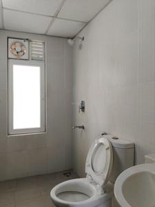 Common Bathroom Image of 1500 Sq.ft 3 BHK Apartment / Flat for rent in Olympia Opaline Sequel, Navalur Chennai for Rs. 50000