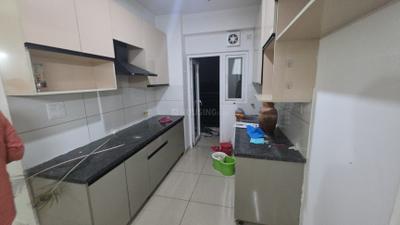 Kitchen Image of 750 Sq.ft 2 BHK Apartment / Flat for rent in Gulshan Botnia, Sector 144 Noida for Rs. 32500