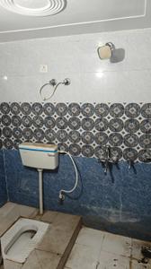 Bathroom Image of 900 Sq.ft 2 BHK Independent House for rent in Rabindra Palli Colony Lucknow for Rs. 14000